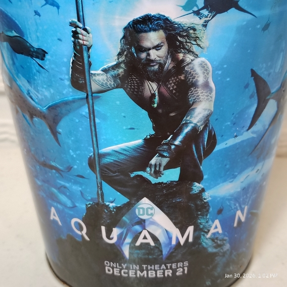 Aquaman Tin Popcorn Bucket Golden Link DC Comics 130 Oz Promotional Only 8” Tall - Picture 2 of 4